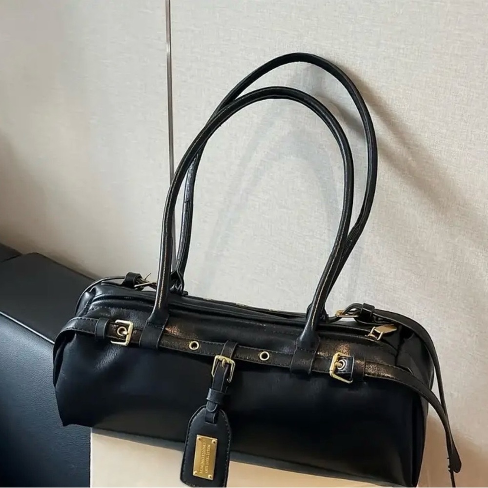 Elegant Black leather Handbag